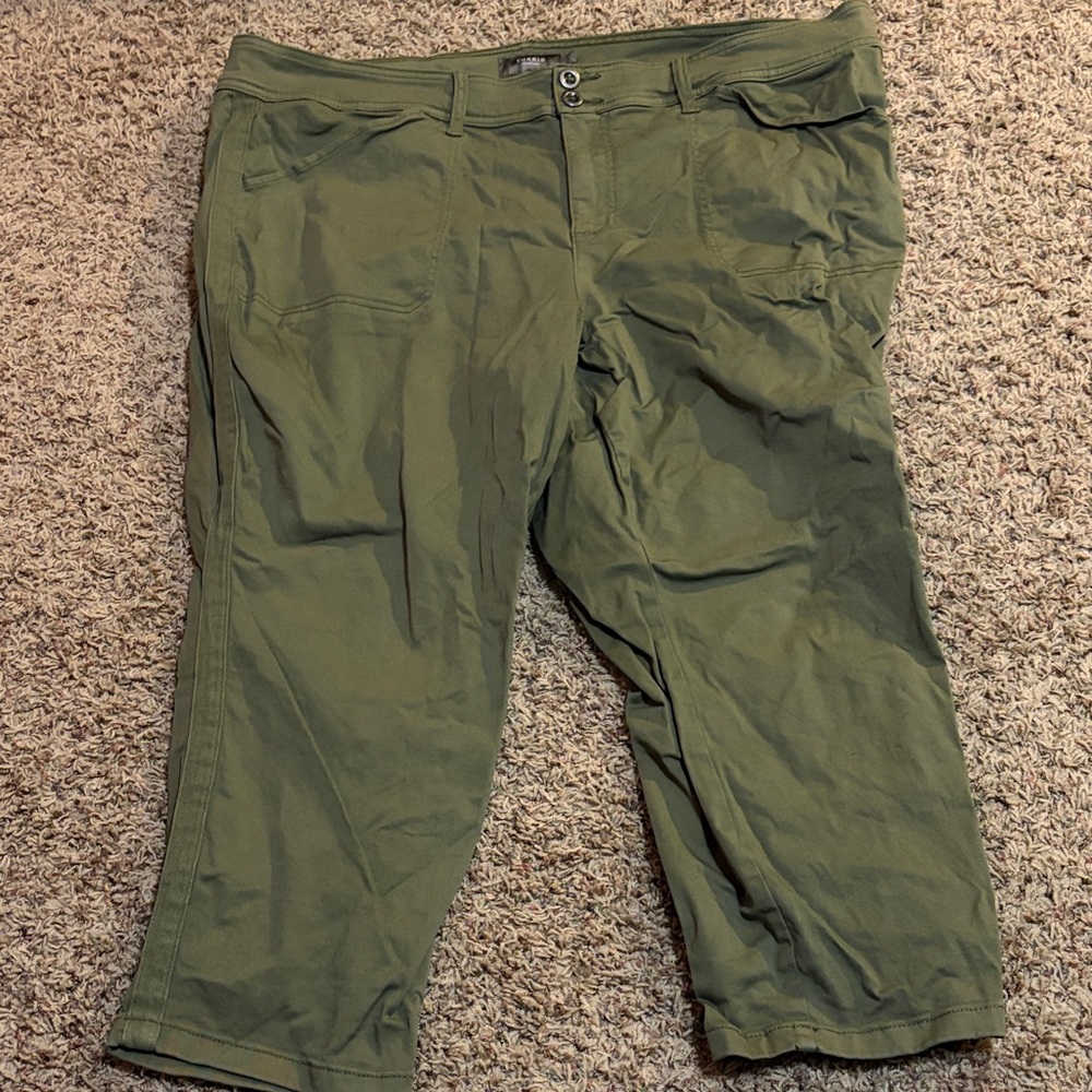 Torrid Olive Green Cropped Pants Size 24